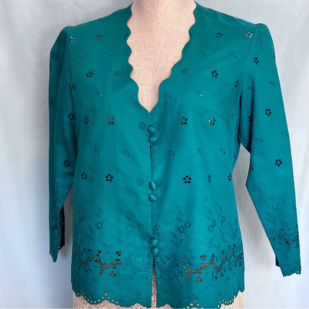 Green Eyelet and Embroidered Scalloped Floral Blouse Sz. S